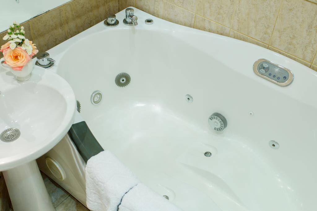 Studio De Luxe With Jacuzzi Sumy Eksteriør billede