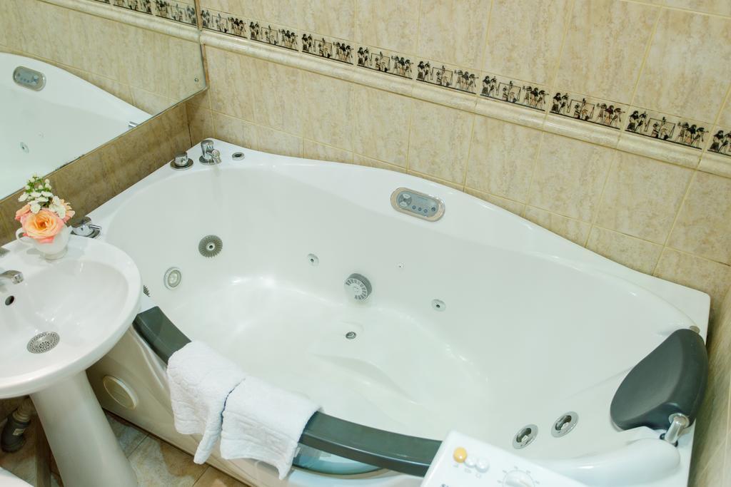 Studio De Luxe With Jacuzzi Sumy Eksteriør billede
