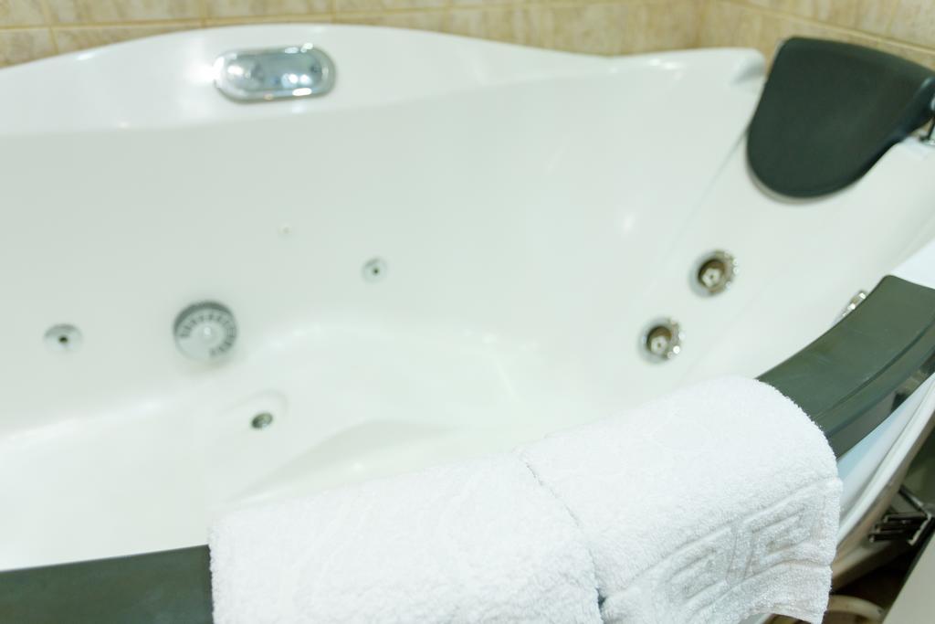 Studio De Luxe With Jacuzzi Sumy Eksteriør billede