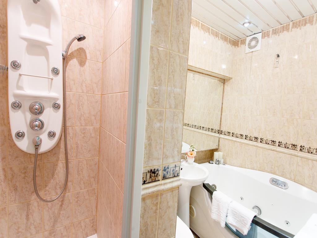 Studio De Luxe With Jacuzzi Sumy Eksteriør billede