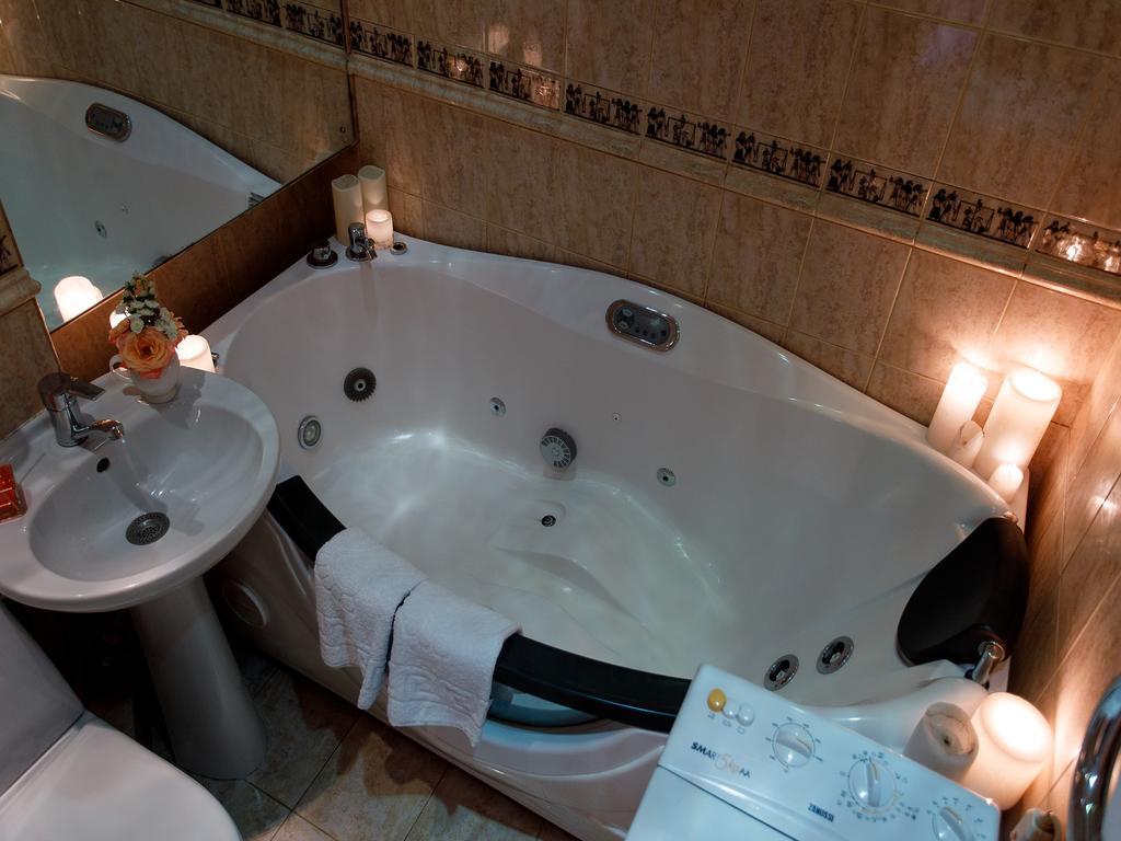 Studio De Luxe With Jacuzzi Sumy Eksteriør billede